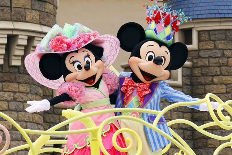 Disneyland has postponed its plans to reopen in California © Oshikazu Tsuno/AFP via Getty Images