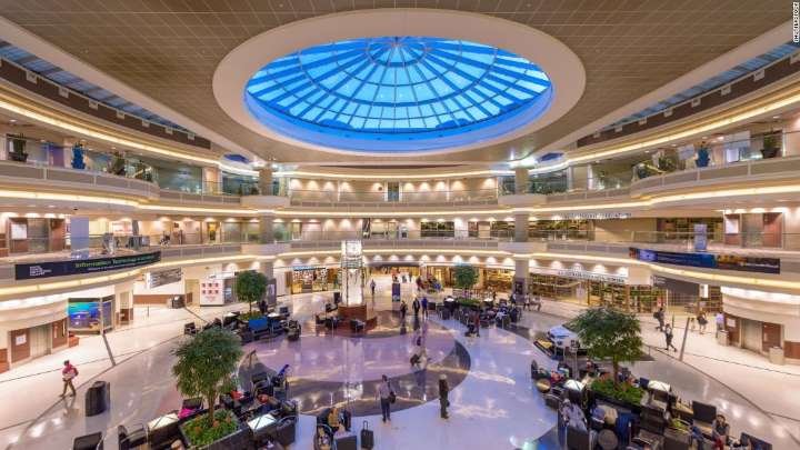 © Shutterstock The main hall inside Hartsfield-Jackson Atlanta International Airport. It is the world's busiest airport by passenger traffic.