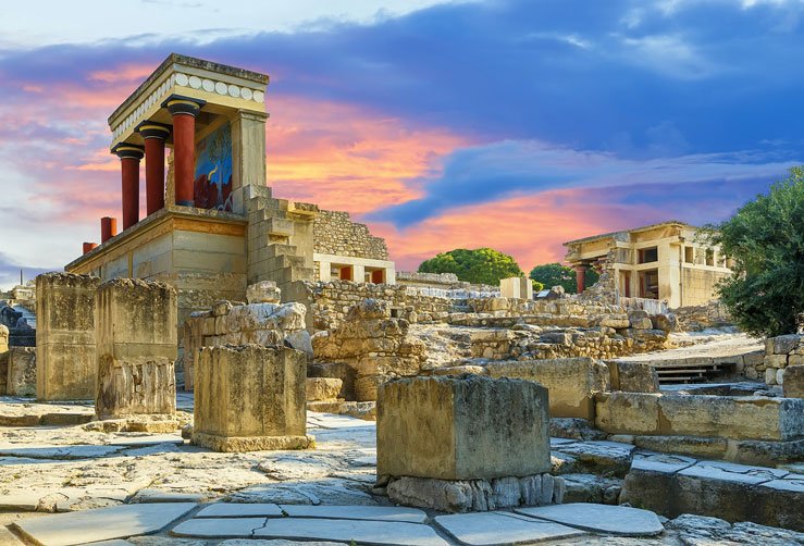 Greece is introducing stricter measures after an increase in COVID-19 cases © Timofeev Vladimir/Shutterstock