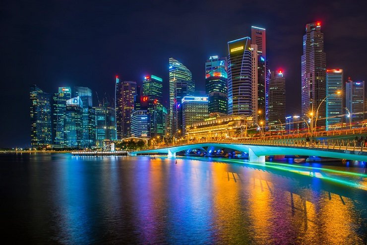 Singapore wants to minimise the risk of transmission of COVID-19 by incoming travelers © Bee-Teerapol/Getty Images