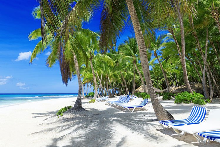 Will travelers get to enjoy the warmth of some winter sun in the coming months? © Denis Burdin / Shutterstock