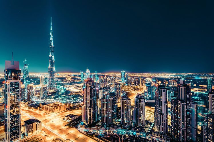 Emirates is enabling travelers to have a comfortable layover in Dubai © Funny Solution Studio/Shutterstock