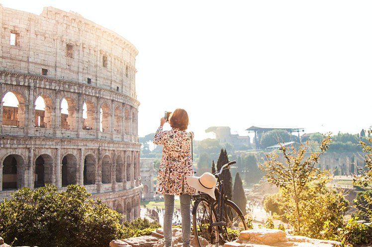 A new trial will test eliminating the quarantine requirement between the US and Italy © WineDonuts/Shutterstock