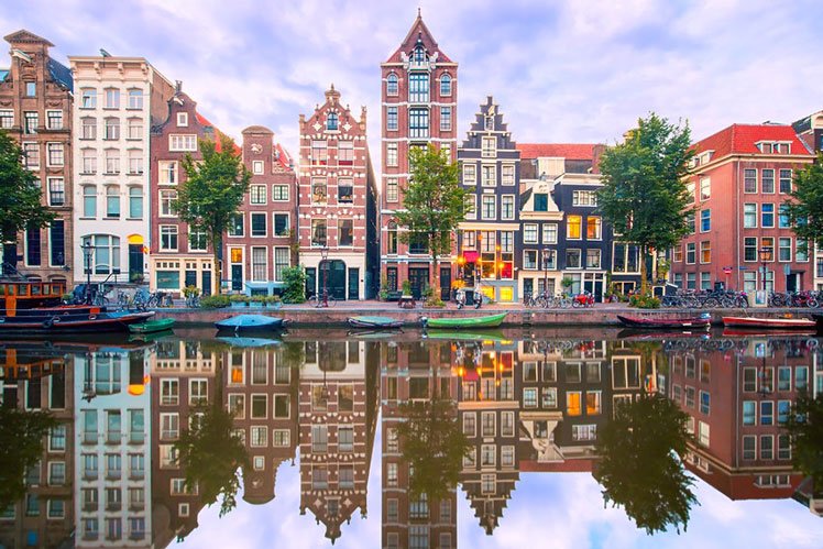 US citizens will soon be able to travel to Amsterdam on select flights without quarantine ©KavalenkavaVolha/Getty Images