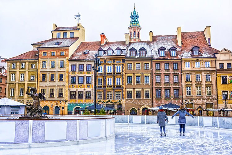 Poland will allow travelers who are vaccinated to enter without quarantine © MarinaD_37 / Shutterstock