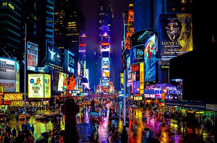 Broadway tickets are going on sale again © rschalkm/Getty Images/iStockphoto