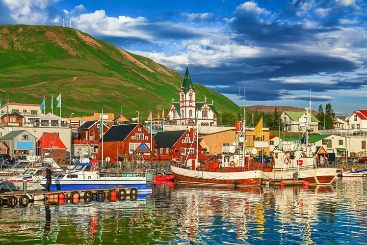 Iceland drops all COVID restrictions as it reaches vaccine milestone © Marco Bottigelli/Getty Images