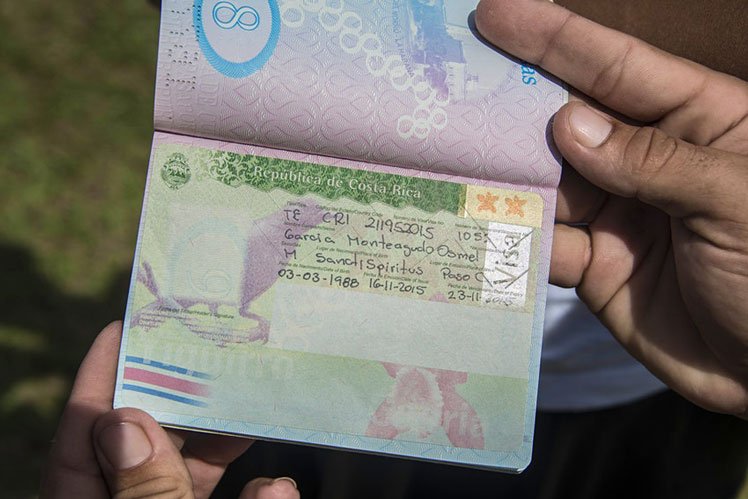 A man shows his passport with the Costa Rican visa in a shelter in the town of La Cruz in Guanacaste near the border with Nicaragua © AFP via Getty Images