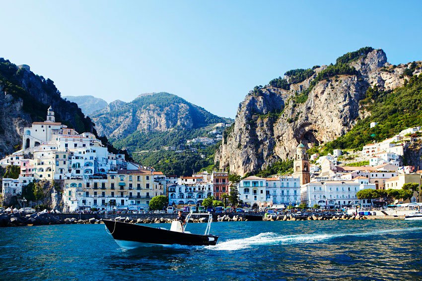 Restrictions previously imposed on British travelers entering Italy have been dropped © Mark Read / Lonely Planet