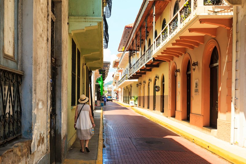 Walking is the best way to get to know different neighborhoods like Casco Viejo © Ivan_Sabo / Shutterstock