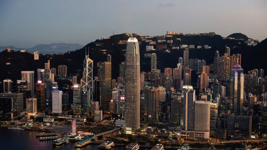 FILE PHOTO: A general view of Two International Finance Centre (IFC), HSBC headquarters and Bank of China in Hong Kong, China July 13, 2021. REUTERS/Tyrone Siu/File Photo