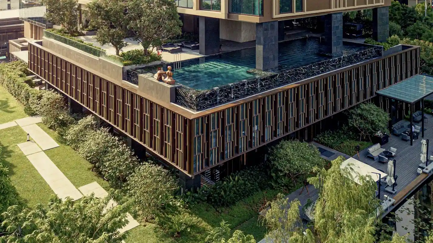 The stunning infinity pool at the Kimpton Maa-Lai, Bangkok © Kimpton Maa-Lai Bangkok